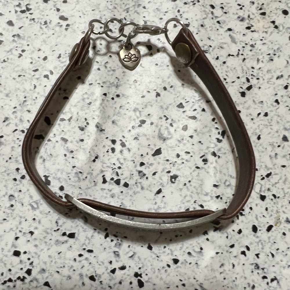 Beautiful silver tone leather bracelet